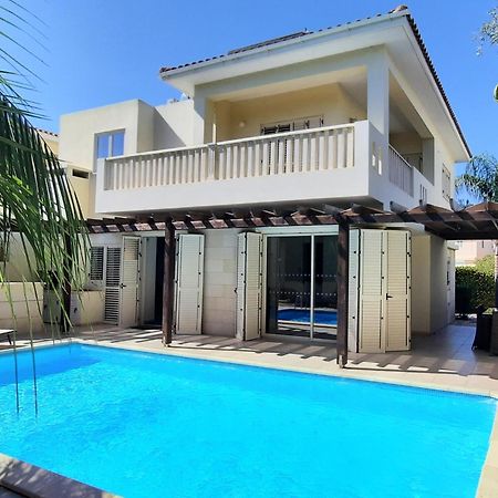 בורוקליני Villa Larnaca Bay Resort מראה חיצוני תמונה