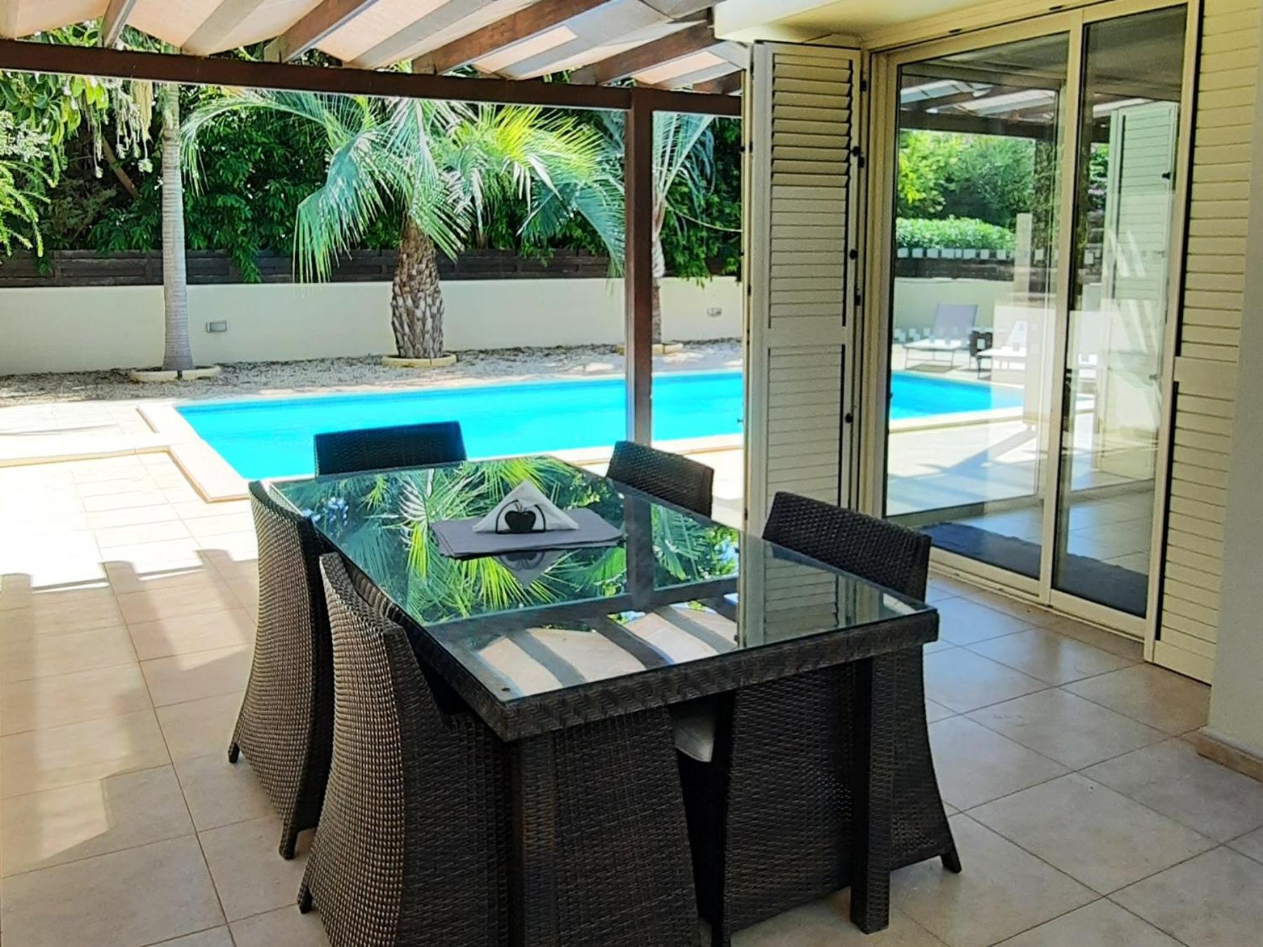 בורוקליני Villa Larnaca Bay Resort מראה חיצוני תמונה