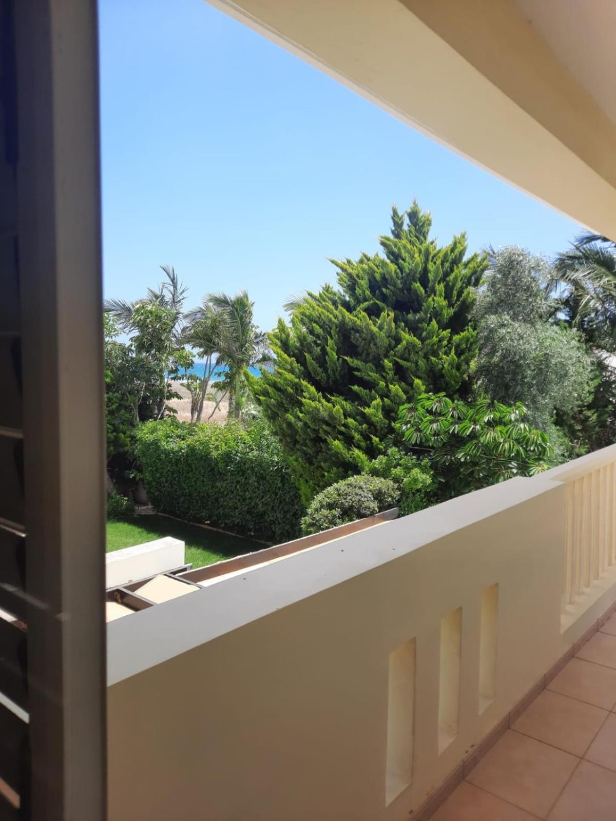 בורוקליני Villa Larnaca Bay Resort מראה חיצוני תמונה